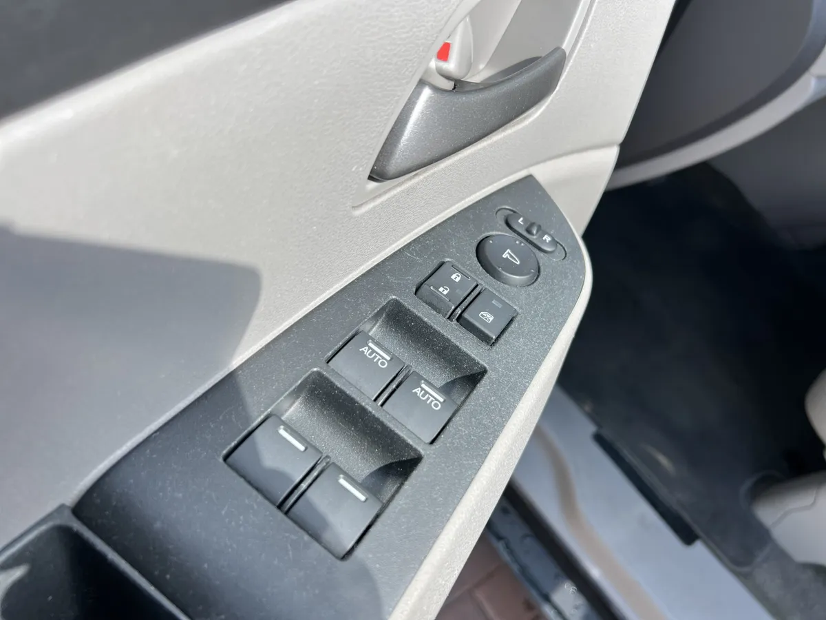 2012 Honda Odyssey EX-L thumbnail 12