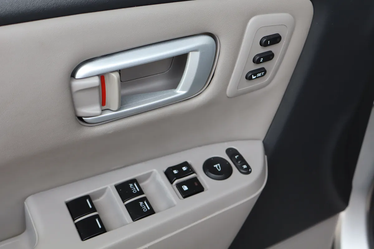 2012 Honda Pilot Touring thumbnail 12
