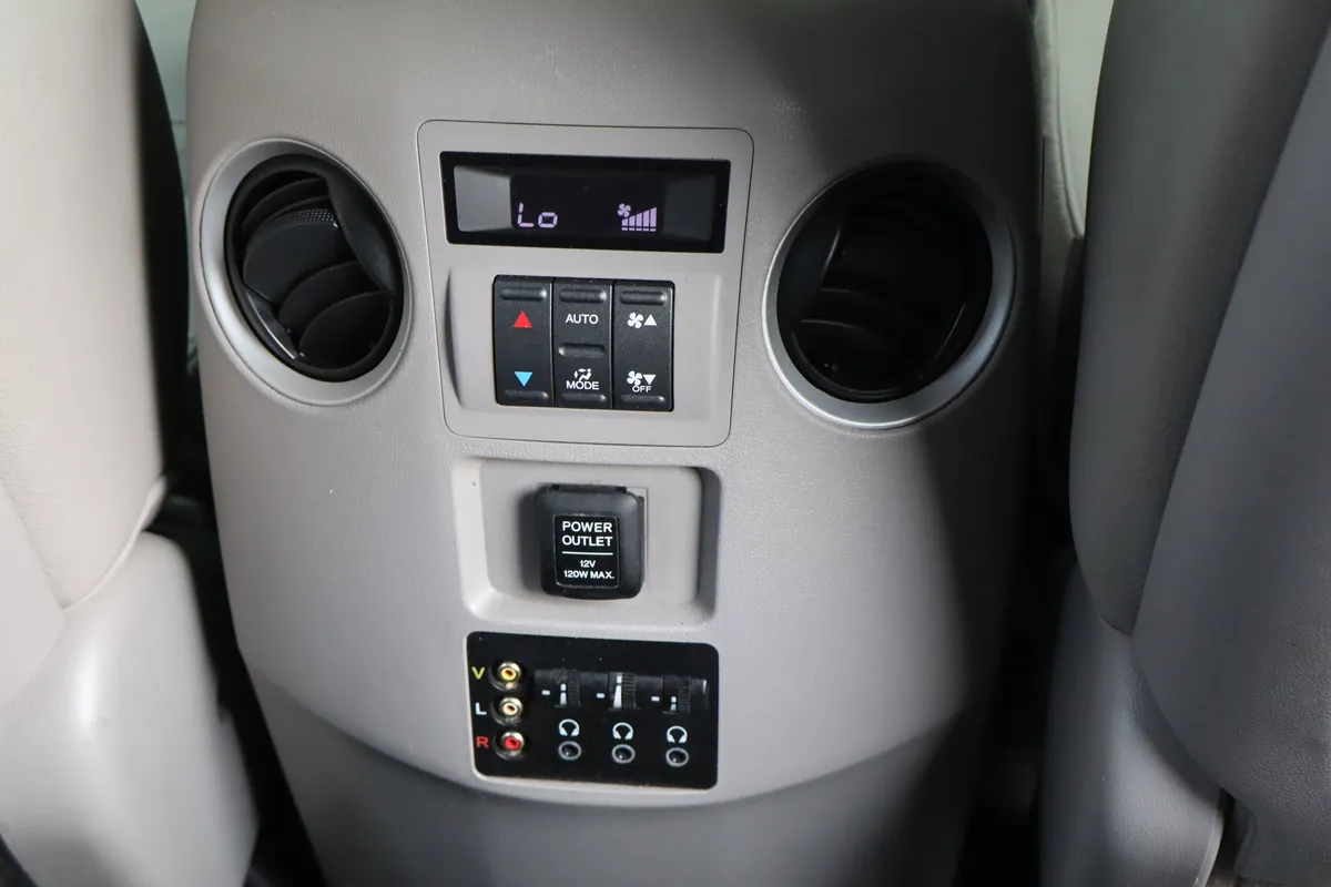 2012 Honda Pilot Touring thumbnail 35