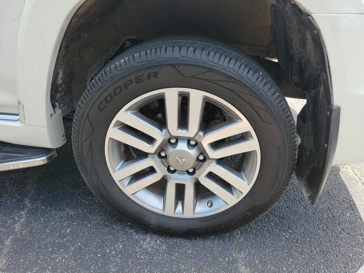 2012 Toyota 4Runner Limited thumbnail 24