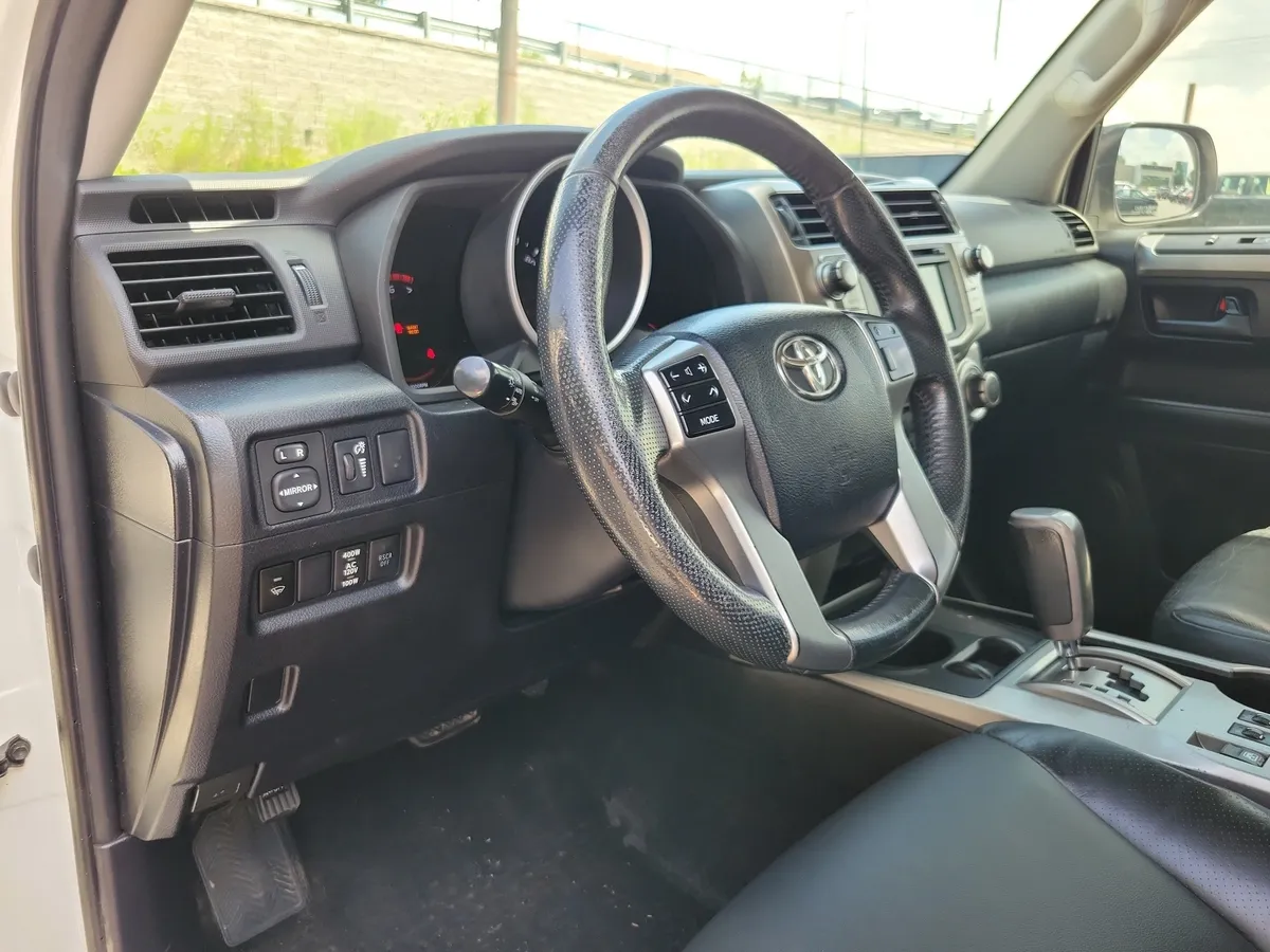 2012 Toyota 4Runner Limited thumbnail 4