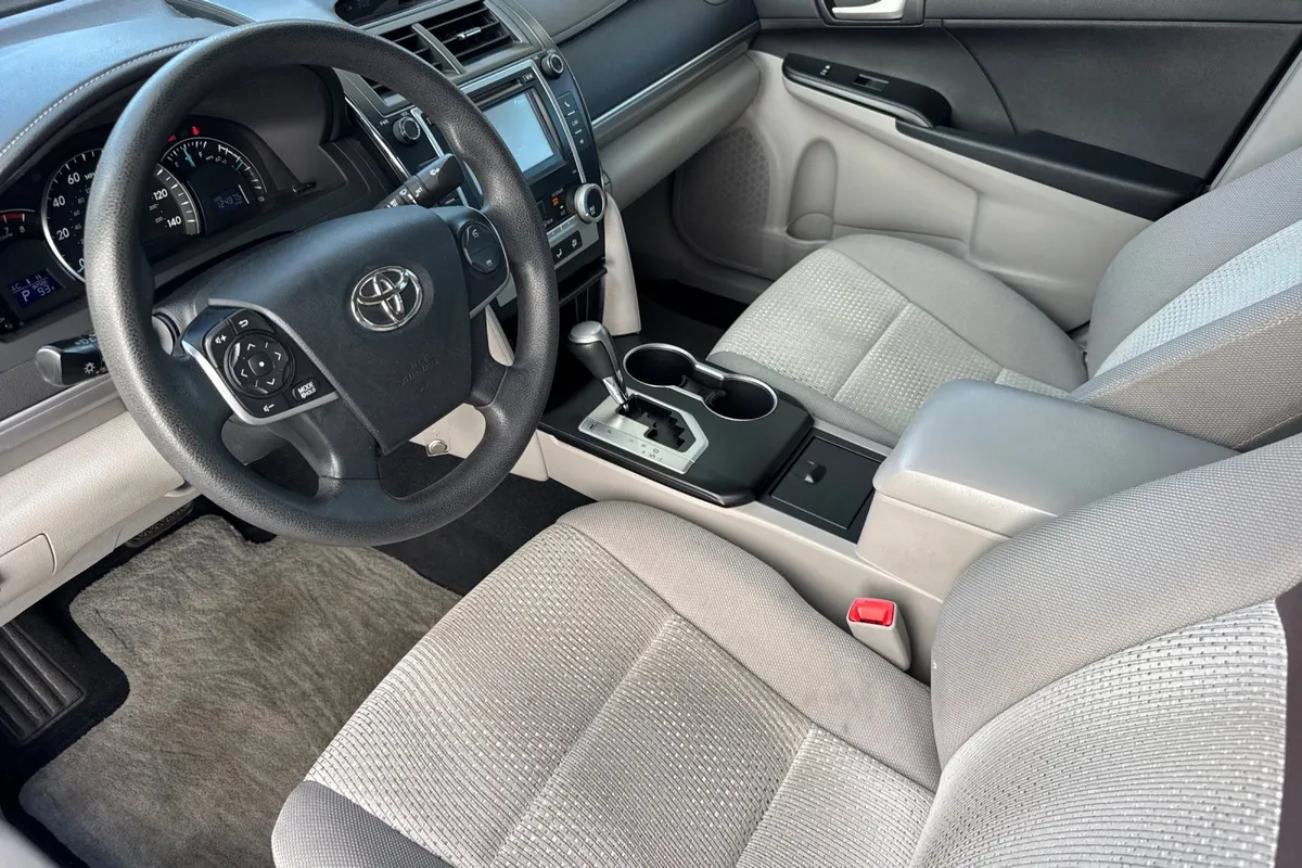 2012 Toyota Camry LE thumbnail 10