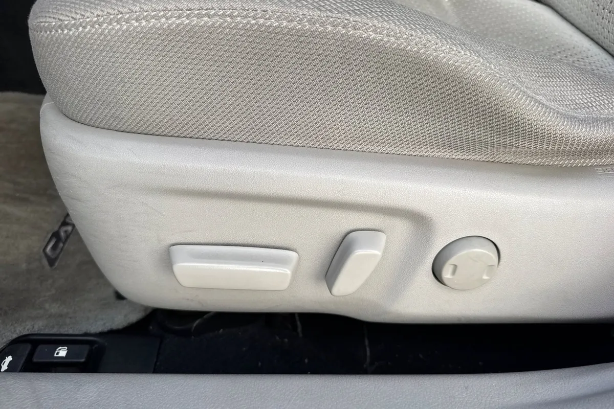2012 Toyota Camry LE thumbnail 13