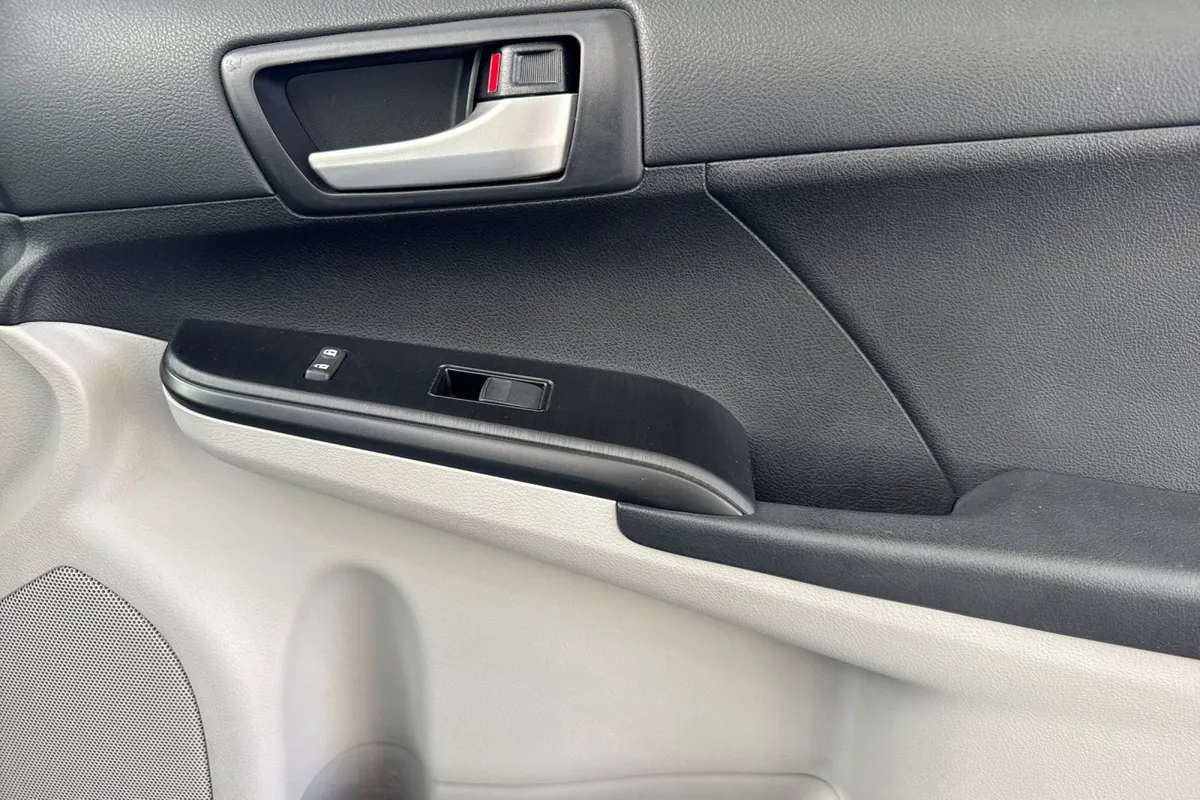 2012 Toyota Camry LE thumbnail 20