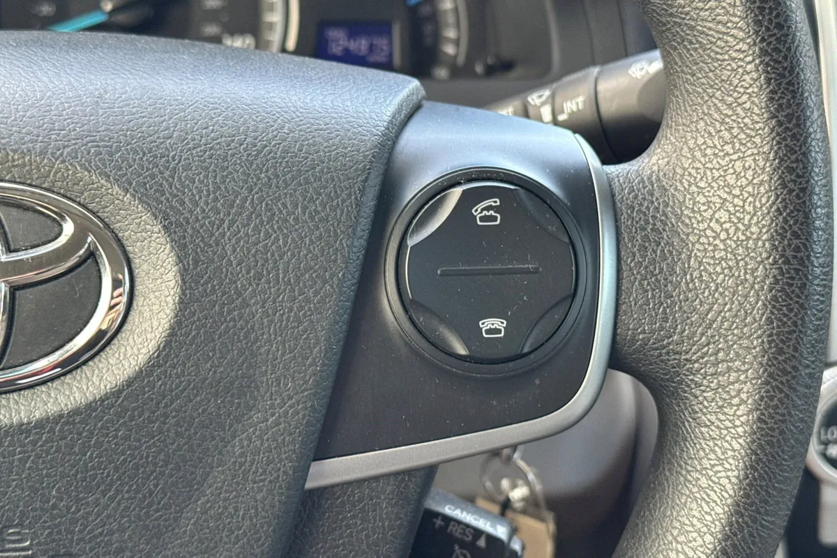 2012 Toyota Camry LE thumbnail 27