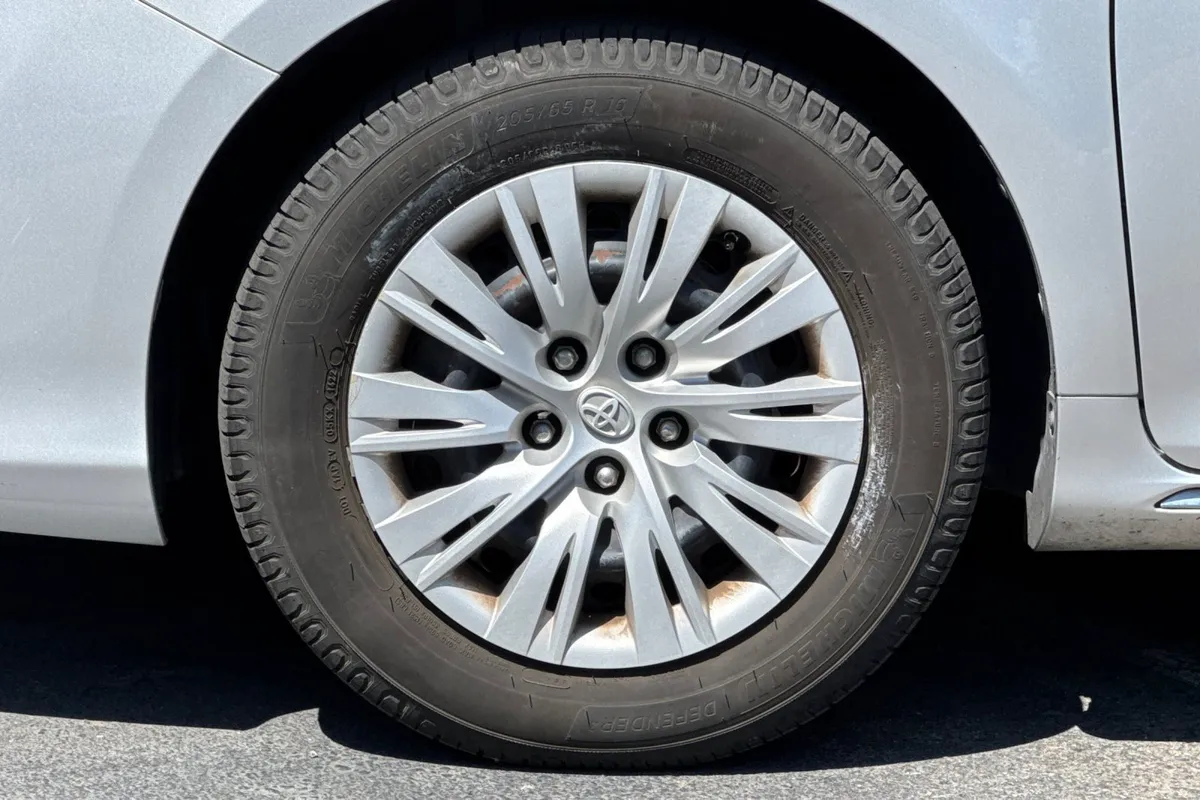 2012 Toyota Camry LE thumbnail 33