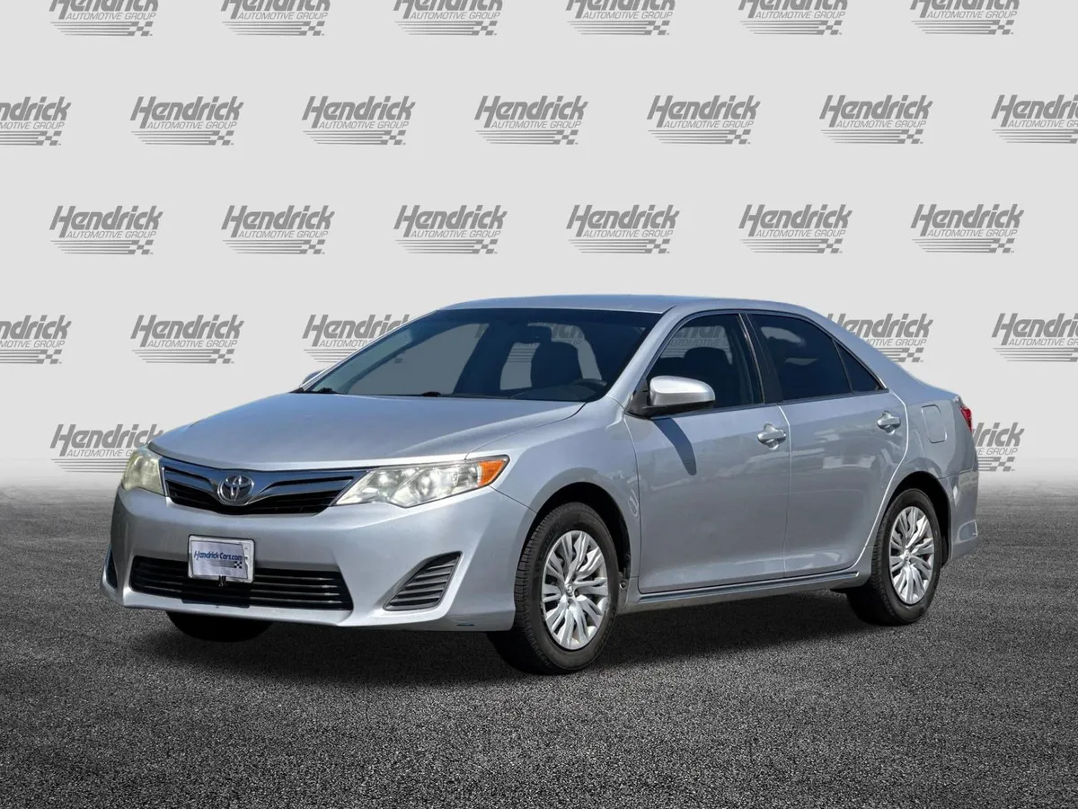 2012 Toyota Camry LE thumbnail 8
