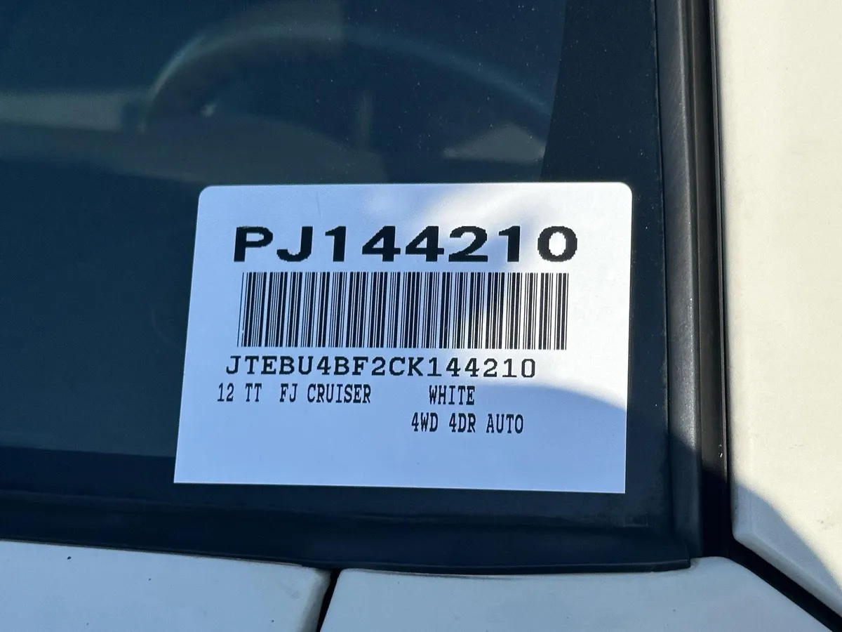 2012 Toyota FJ Cruiser Base thumbnail 14