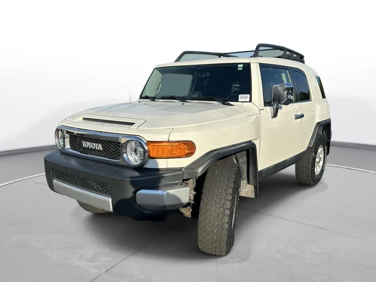 2012 Toyota FJ Cruiser Base thumbnail 2