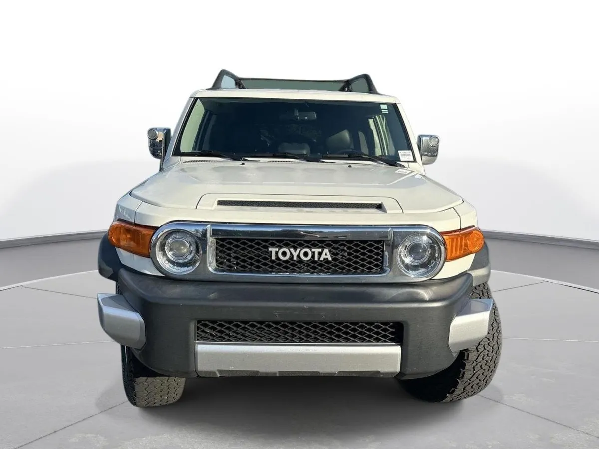 2012 Toyota FJ Cruiser Base thumbnail 3