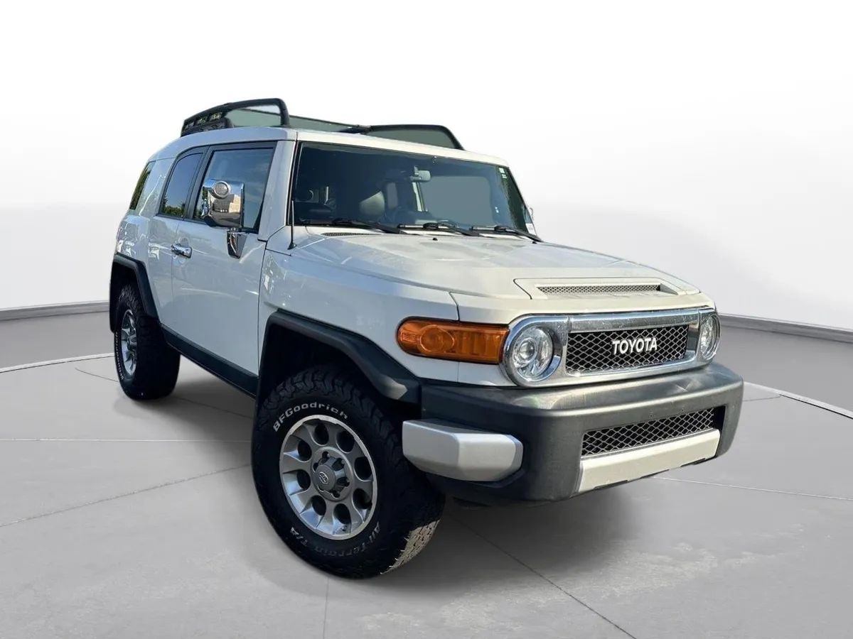 2012 Toyota FJ Cruiser Base thumbnail 4