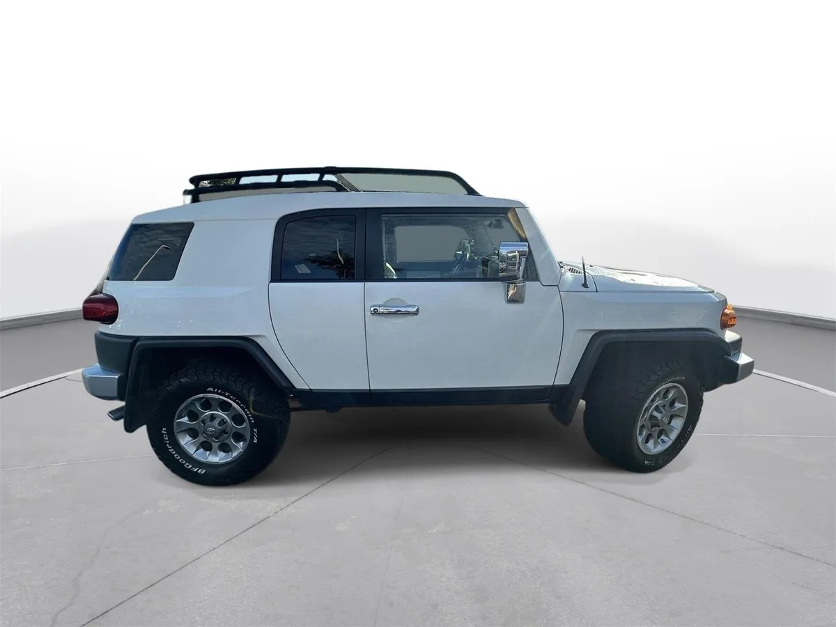 2012 Toyota FJ Cruiser Base thumbnail 5
