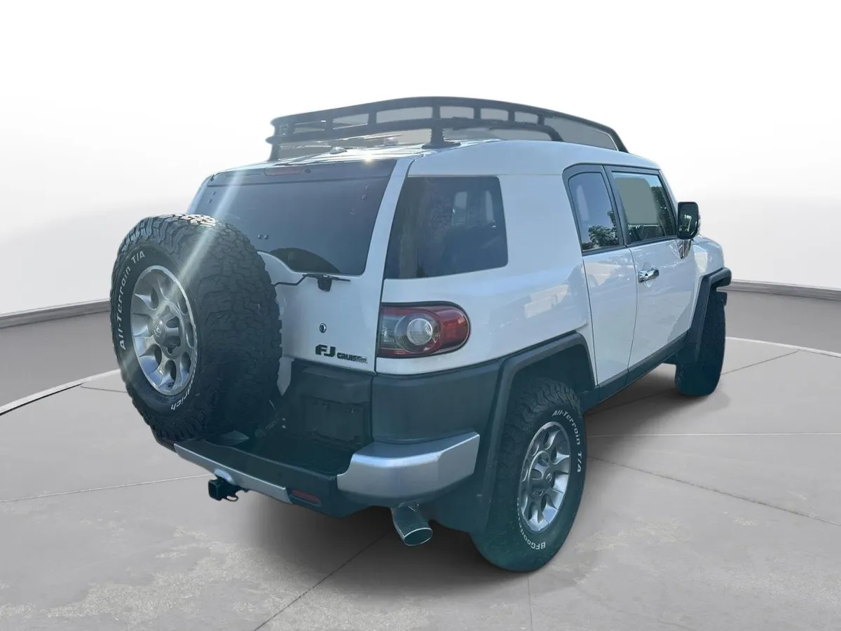 2012 Toyota FJ Cruiser Base thumbnail 6