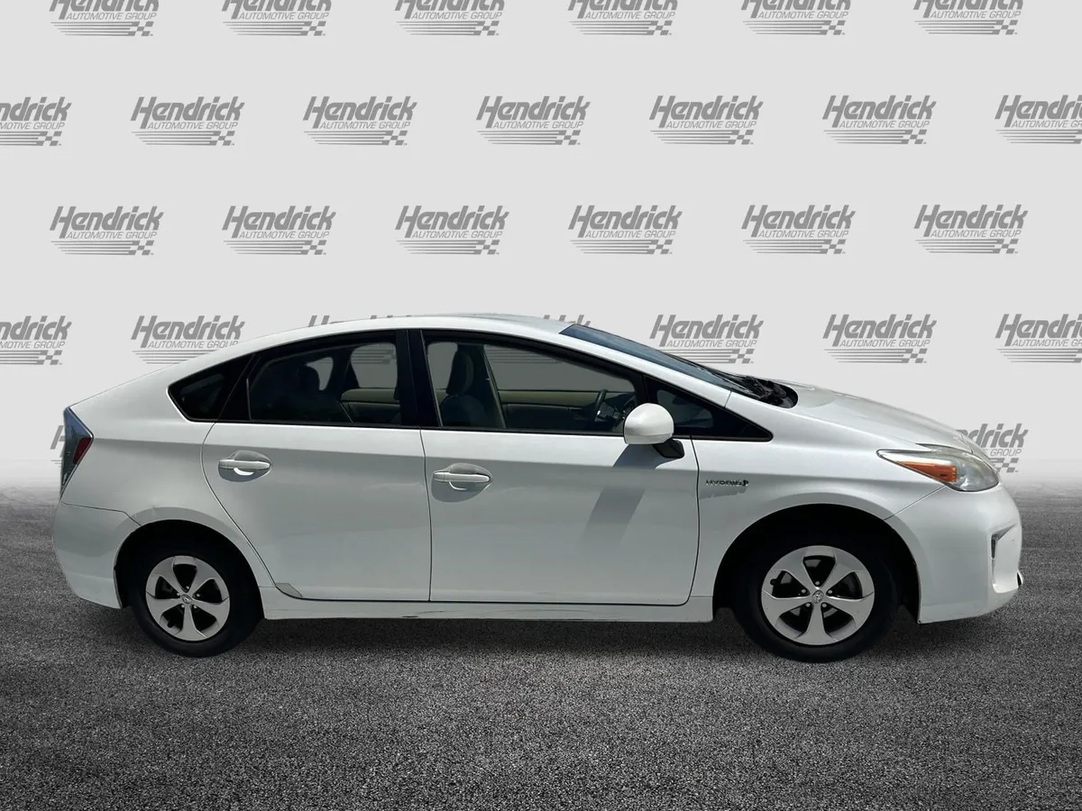 2012 Toyota Prius Three thumbnail 10