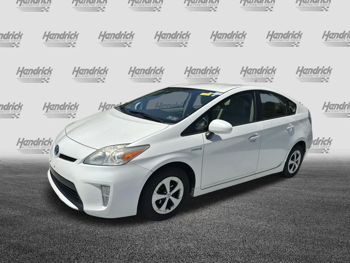 2012 Toyota Prius Three thumbnail 4