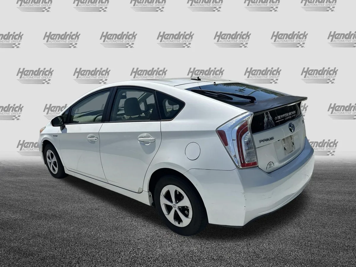 2012 Toyota Prius Three thumbnail 7