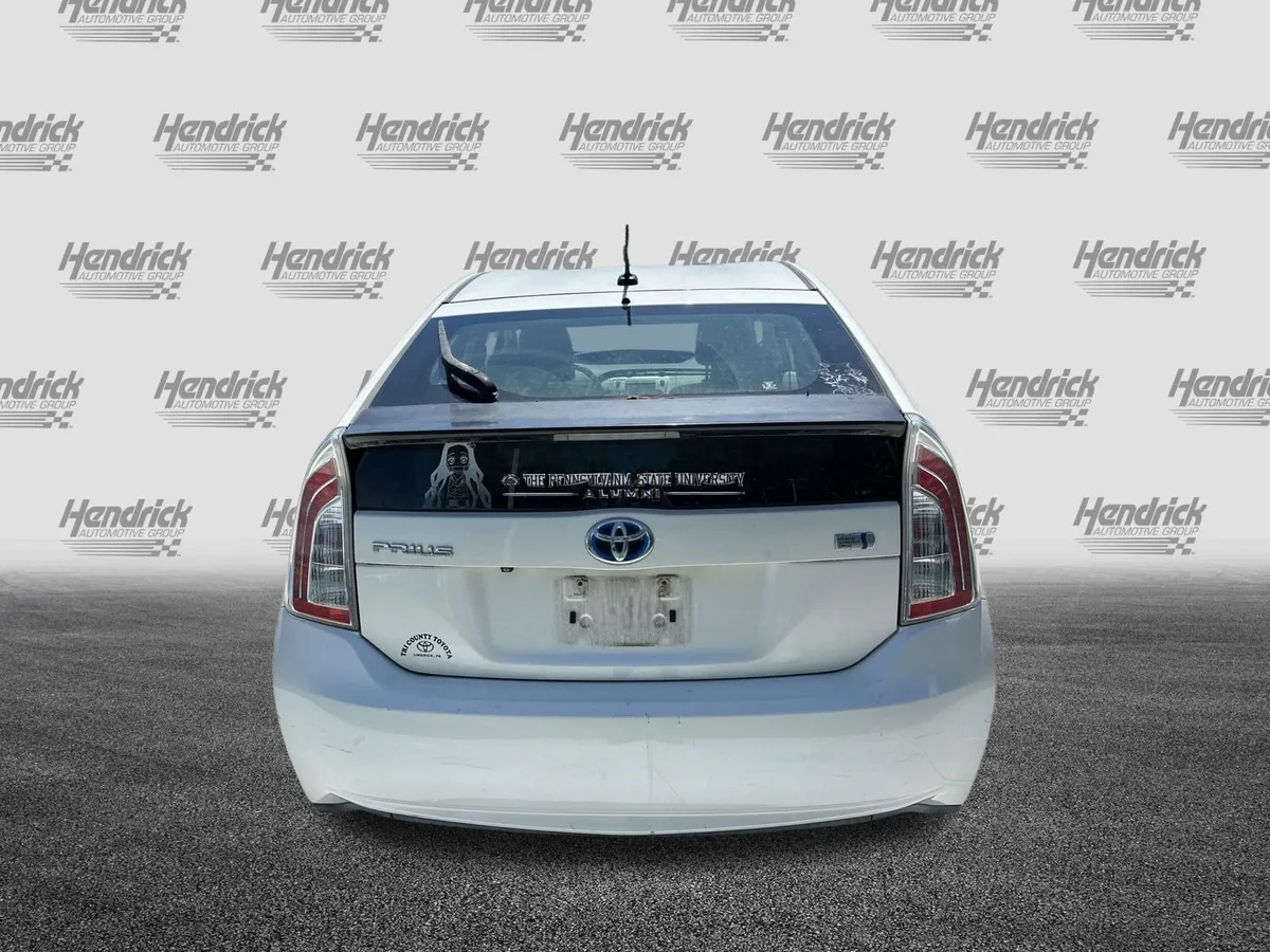 2012 Toyota Prius Three thumbnail 8