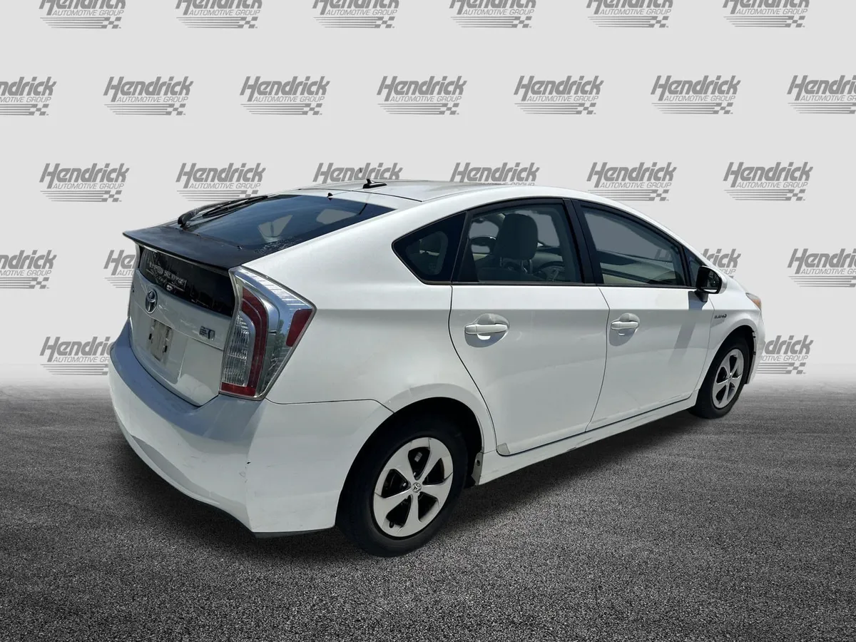 2012 Toyota Prius Three thumbnail 9