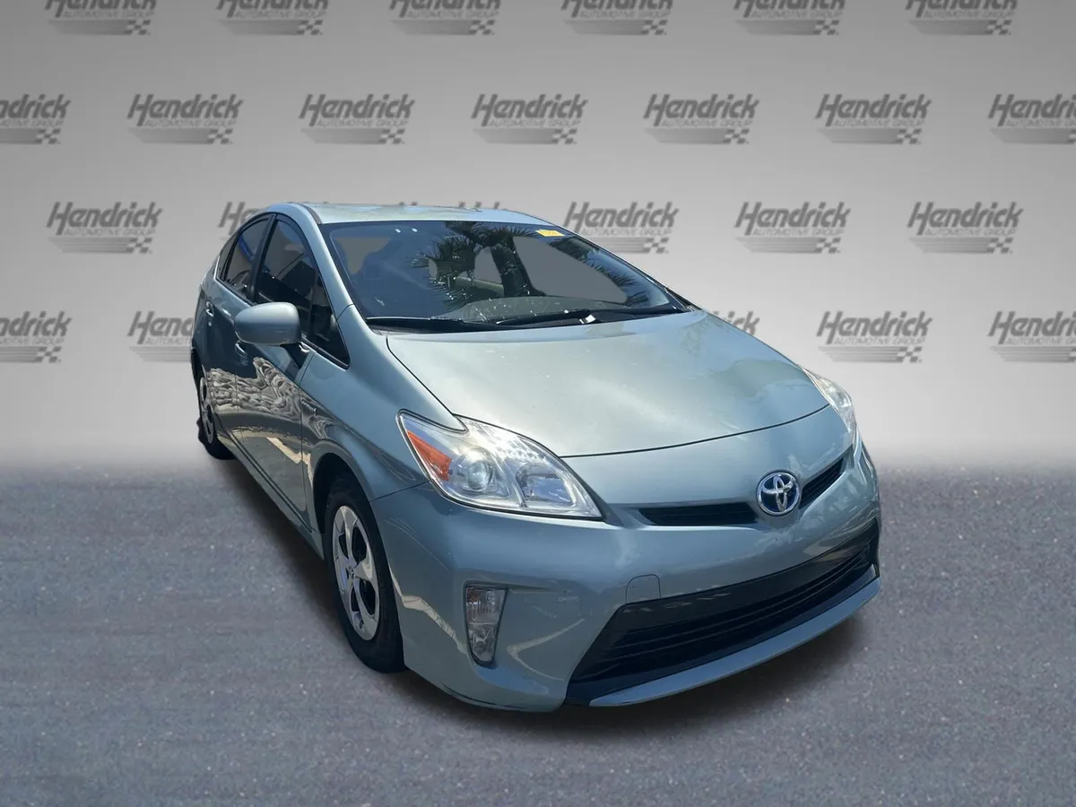2012 Toyota Prius Two thumbnail 4