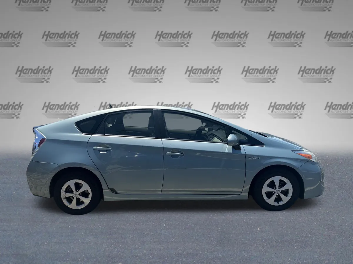 2012 Toyota Prius Two thumbnail 6