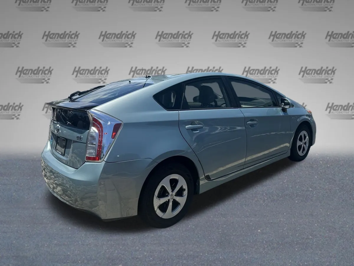 2012 Toyota Prius Two thumbnail 7