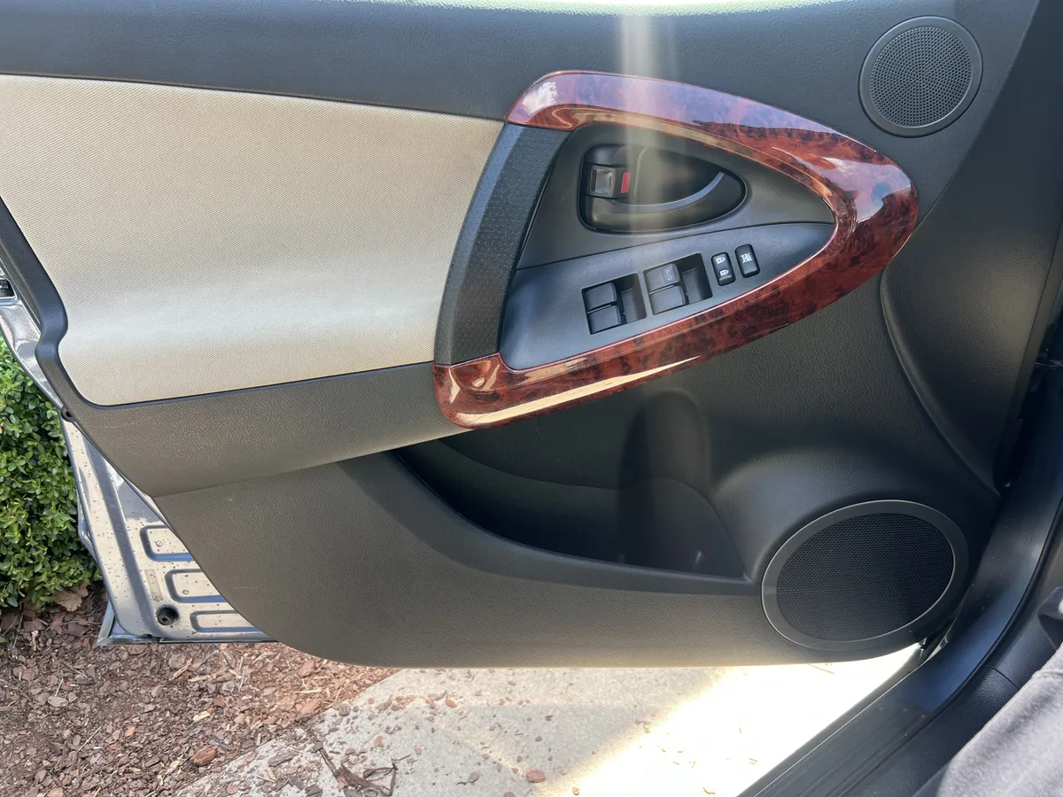 2012 Toyota RAV4 thumbnail 12
