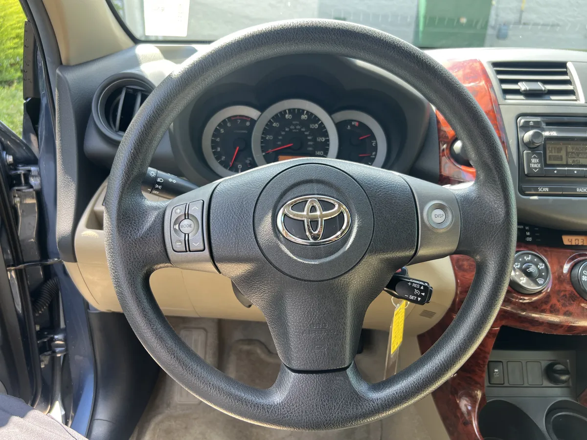 2012 Toyota RAV4 thumbnail 16