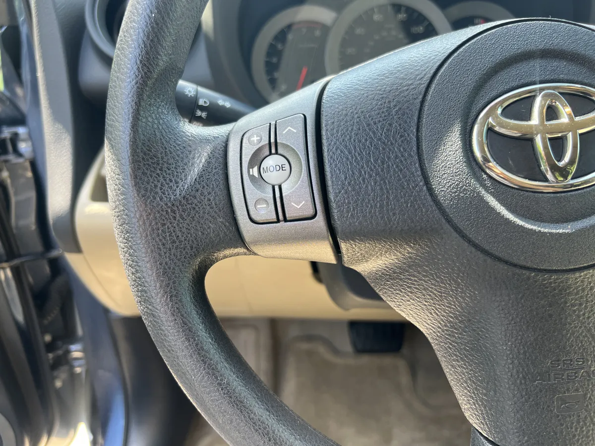 2012 Toyota RAV4 thumbnail 17