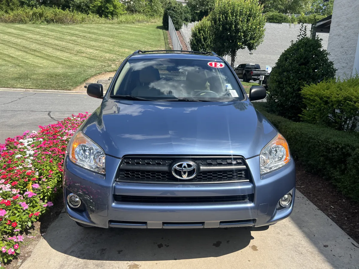 2012 Toyota RAV4 thumbnail 2