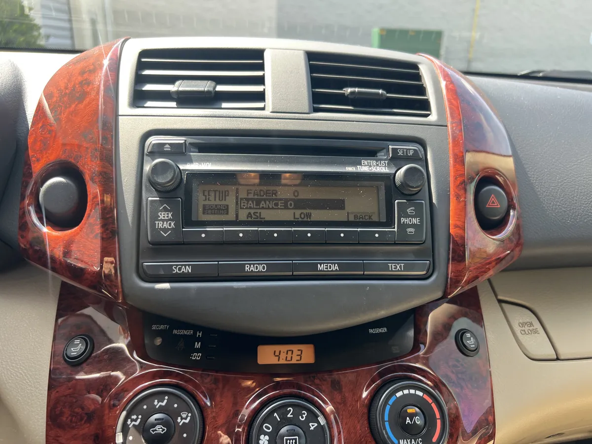 2012 Toyota RAV4 thumbnail 21
