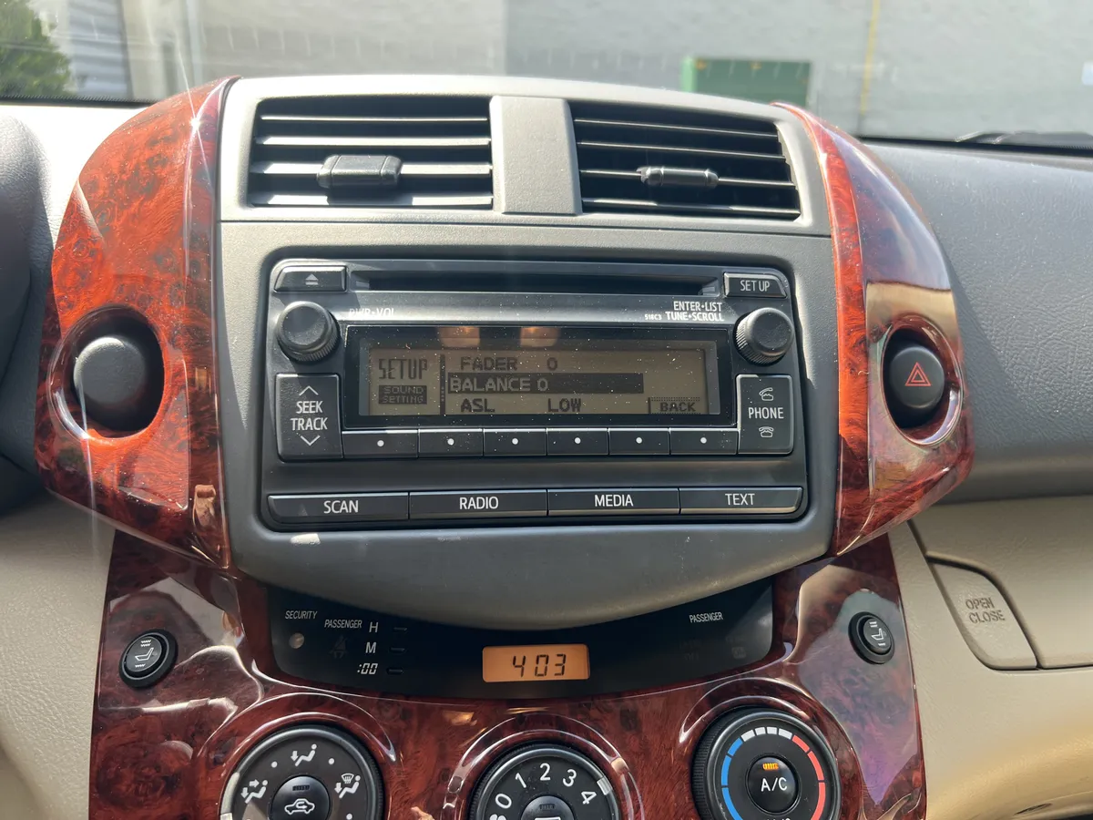 2012 Toyota RAV4 thumbnail 22