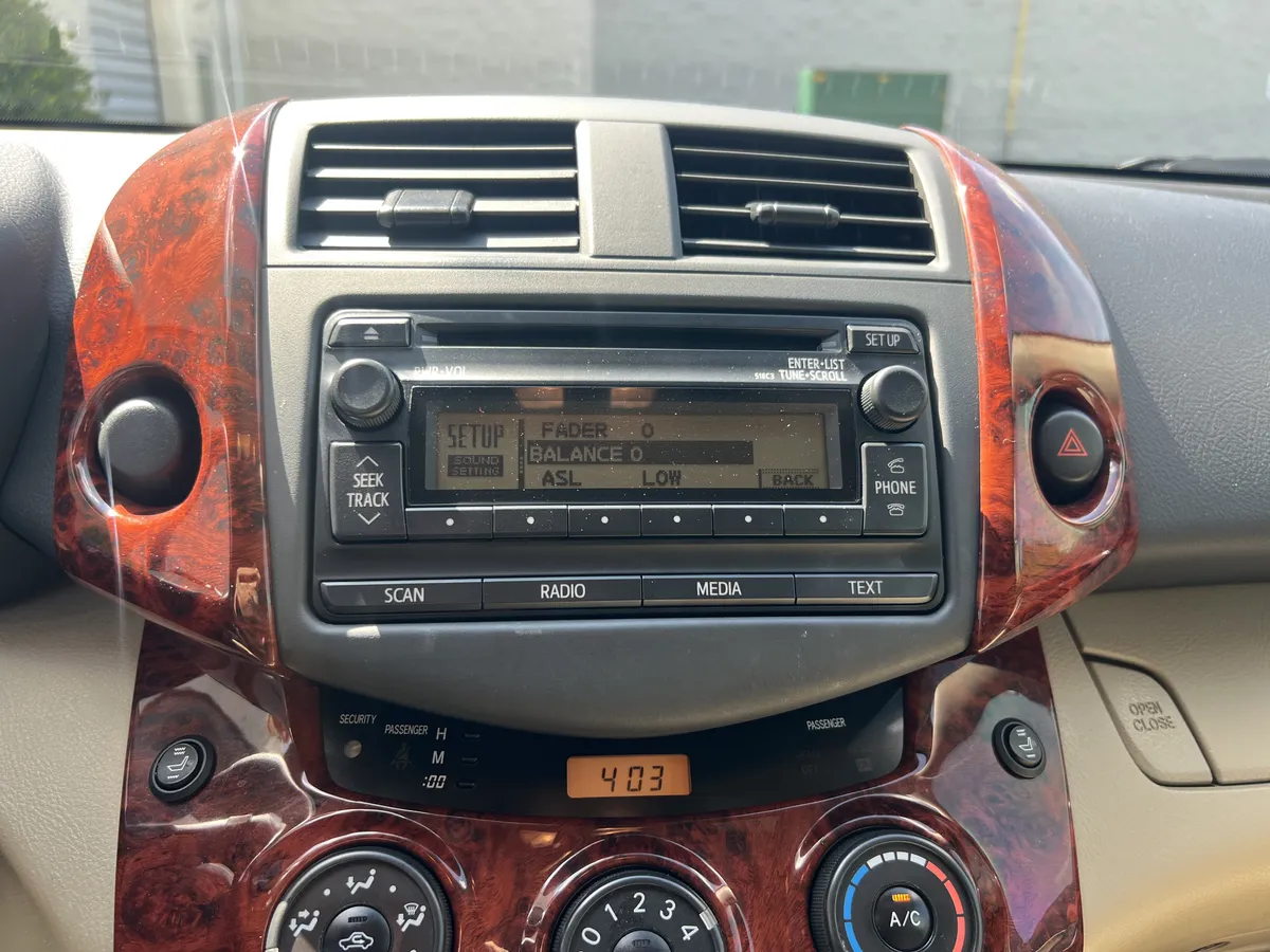 2012 Toyota RAV4 thumbnail 23