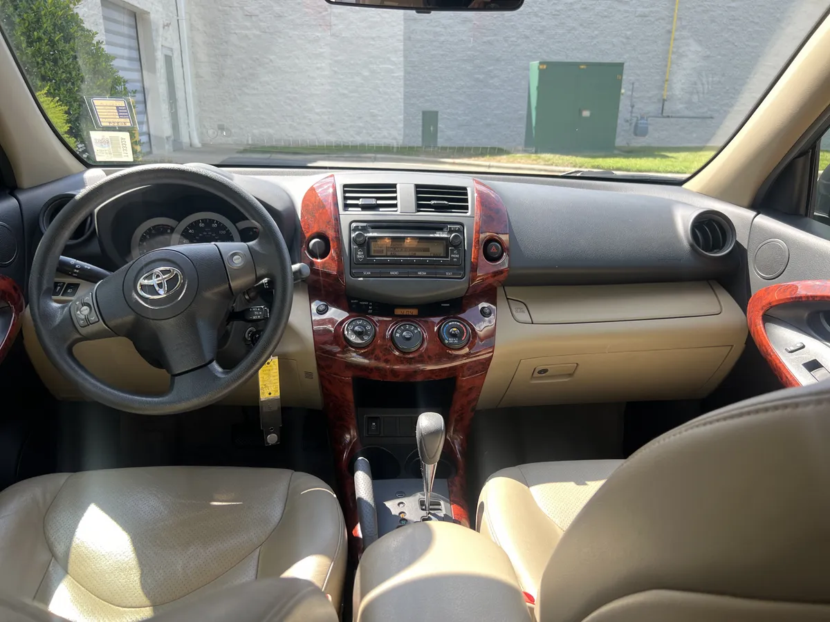 2012 Toyota RAV4 thumbnail 28