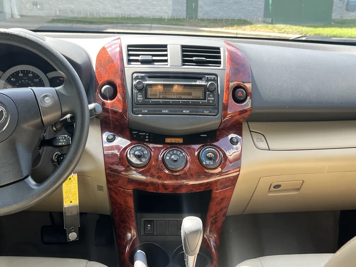 2012 Toyota RAV4 thumbnail 29
