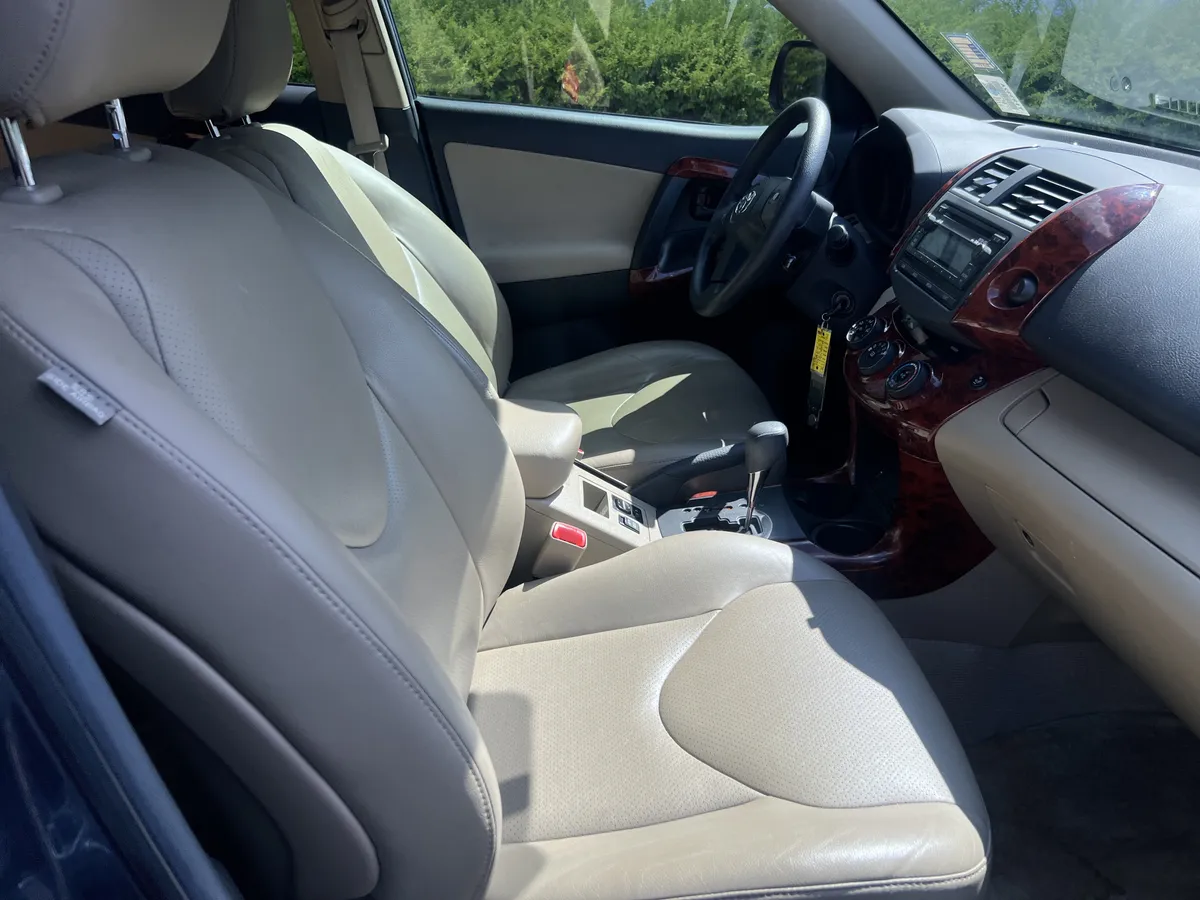 2012 Toyota RAV4 thumbnail 32