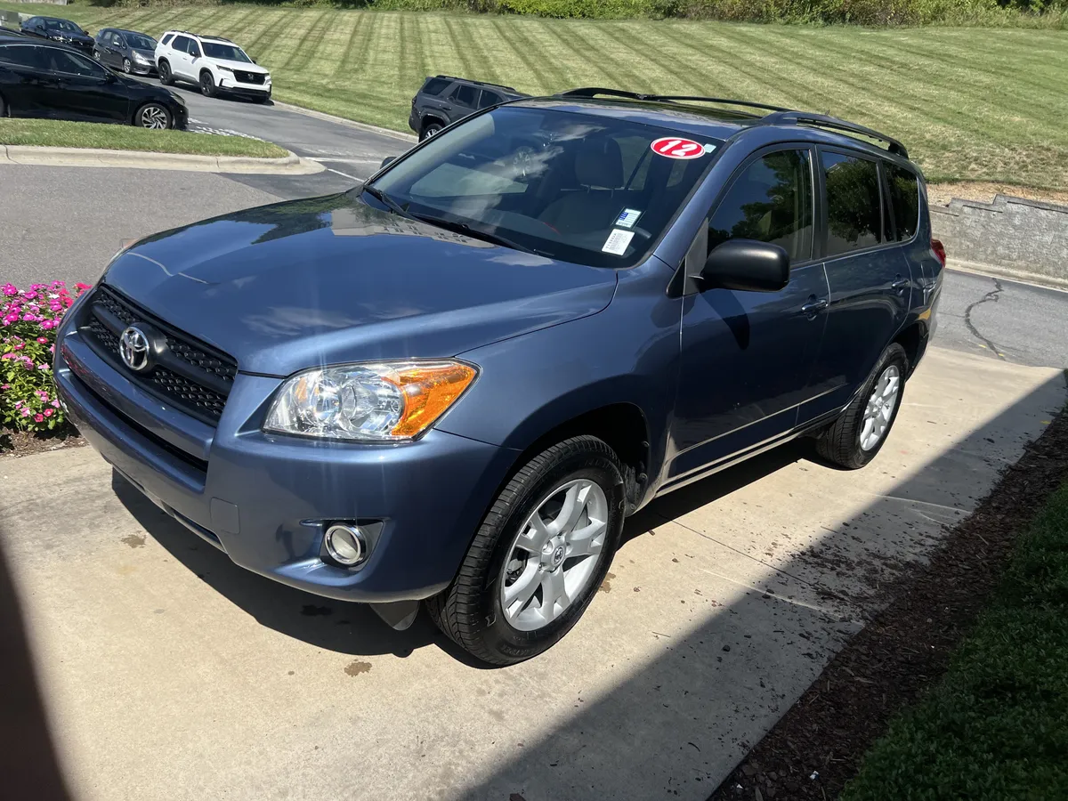2012 Toyota RAV4 thumbnail 4