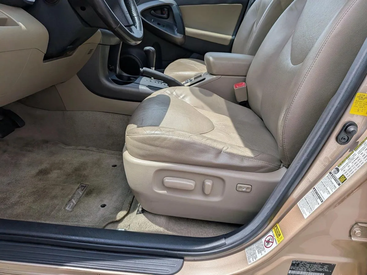 2012 Toyota RAV4 Limited 4WD thumbnail 14