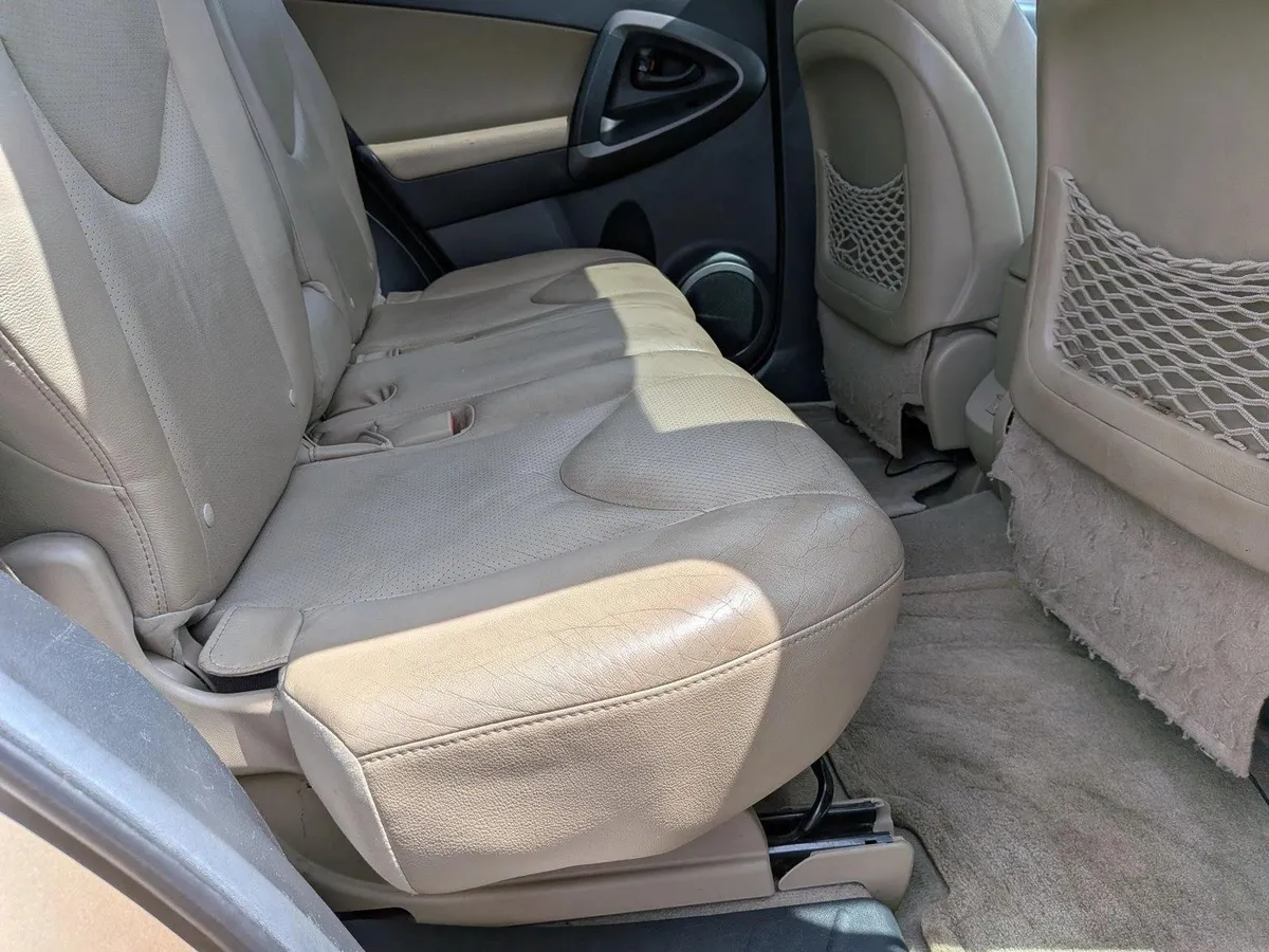 2012 Toyota RAV4 Limited 4WD thumbnail 17