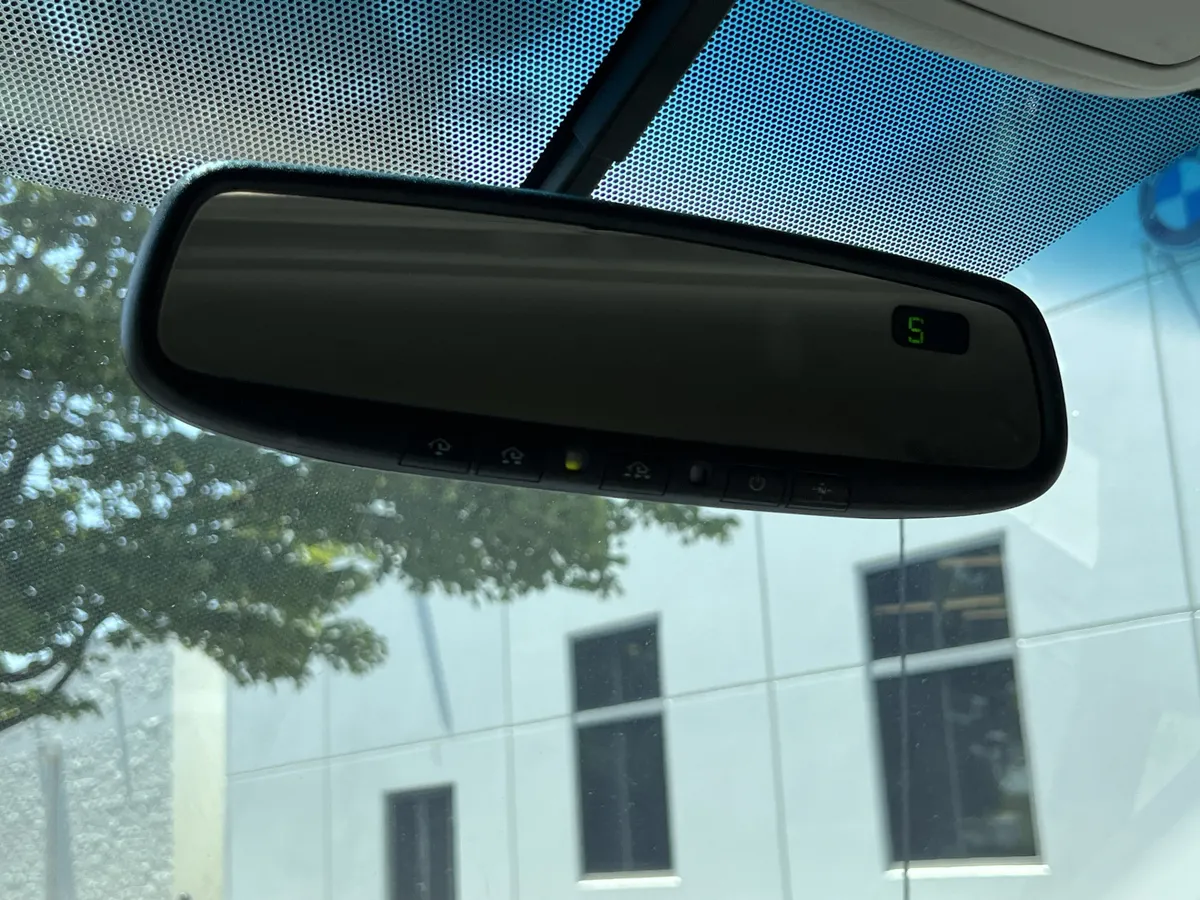 2012 Toyota Sienna XLE thumbnail 26
