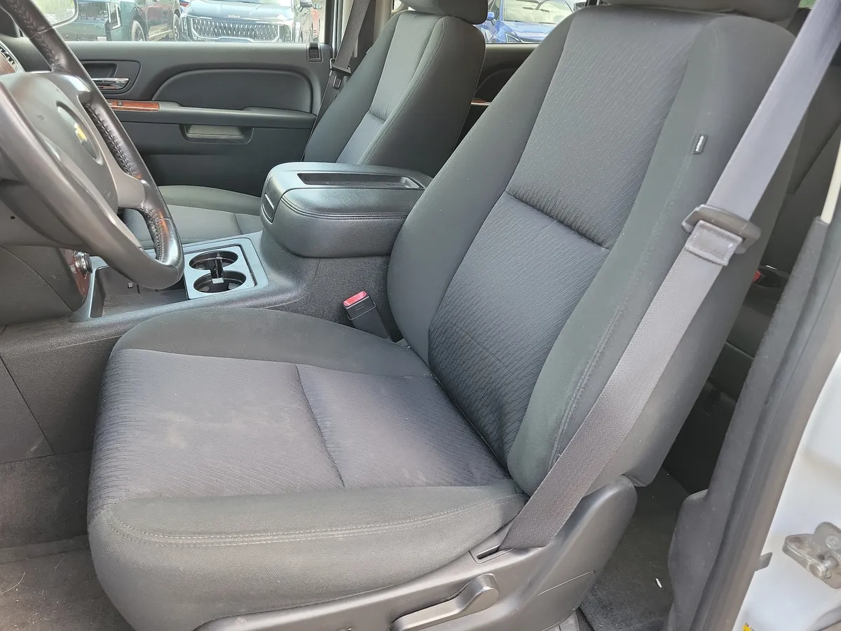2013 Chevrolet Suburban 1500 LS thumbnail 11