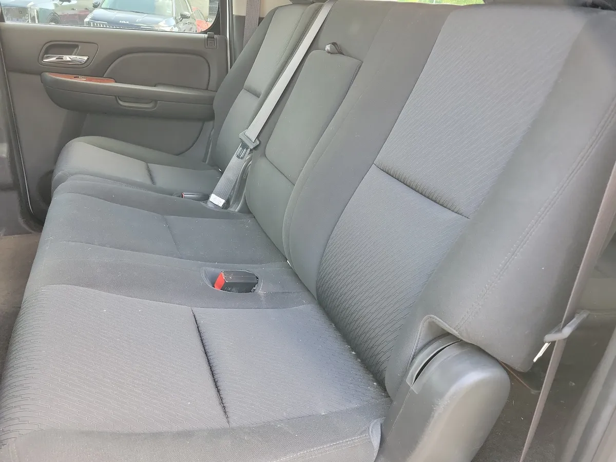 2013 Chevrolet Suburban 1500 LS thumbnail 14