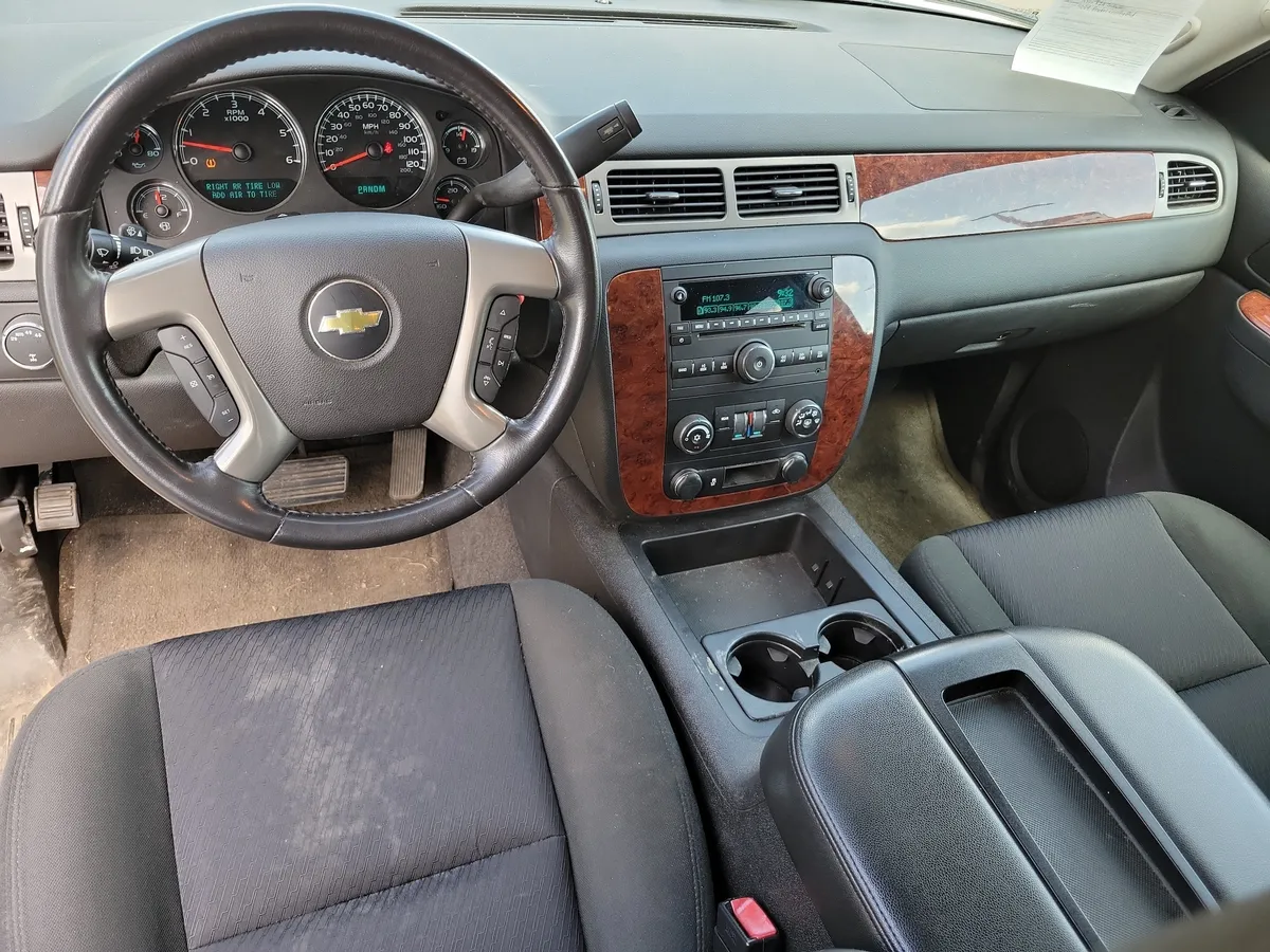 2013 Chevrolet Suburban 1500 LS thumbnail 15