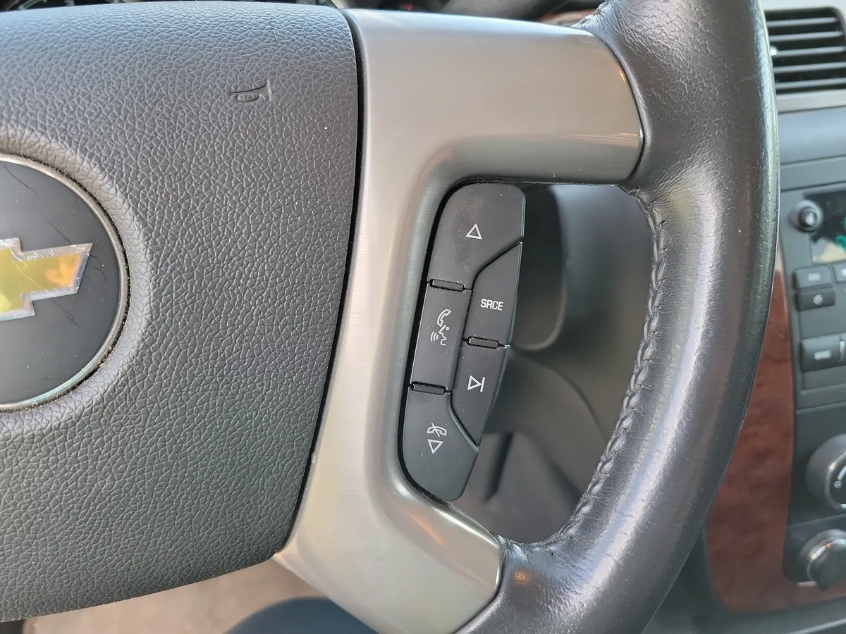 2013 Chevrolet Suburban 1500 LS thumbnail 18