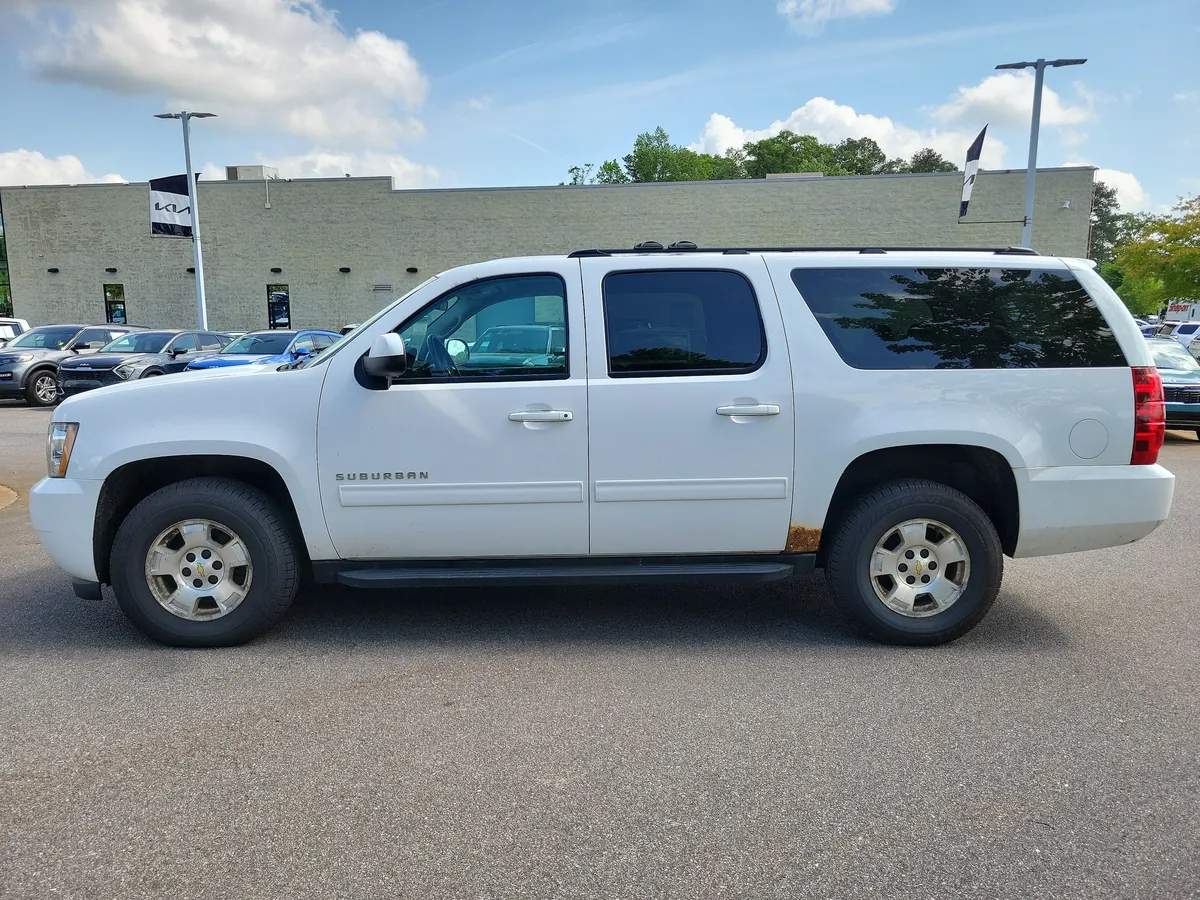 2013 Chevrolet Suburban 1500 LS thumbnail 2