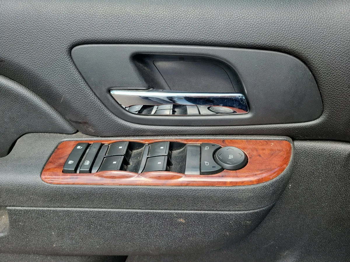 2013 Chevrolet Suburban 1500 LS thumbnail 20