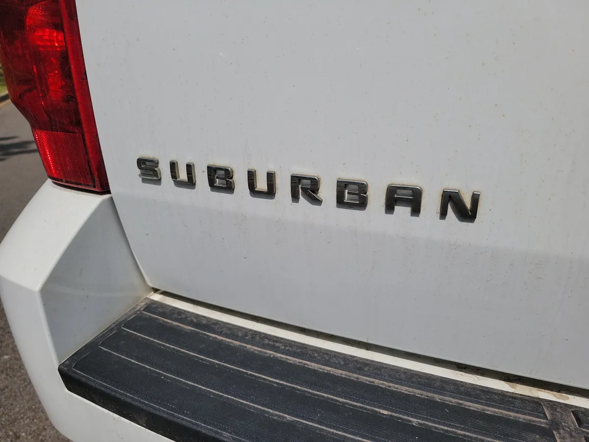 2013 Chevrolet Suburban 1500 LS thumbnail 25