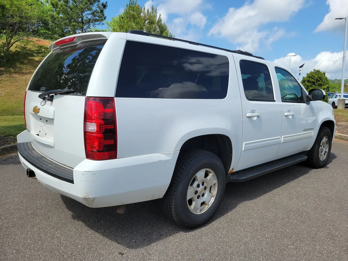 2013 Chevrolet Suburban 1500 LS thumbnail 5