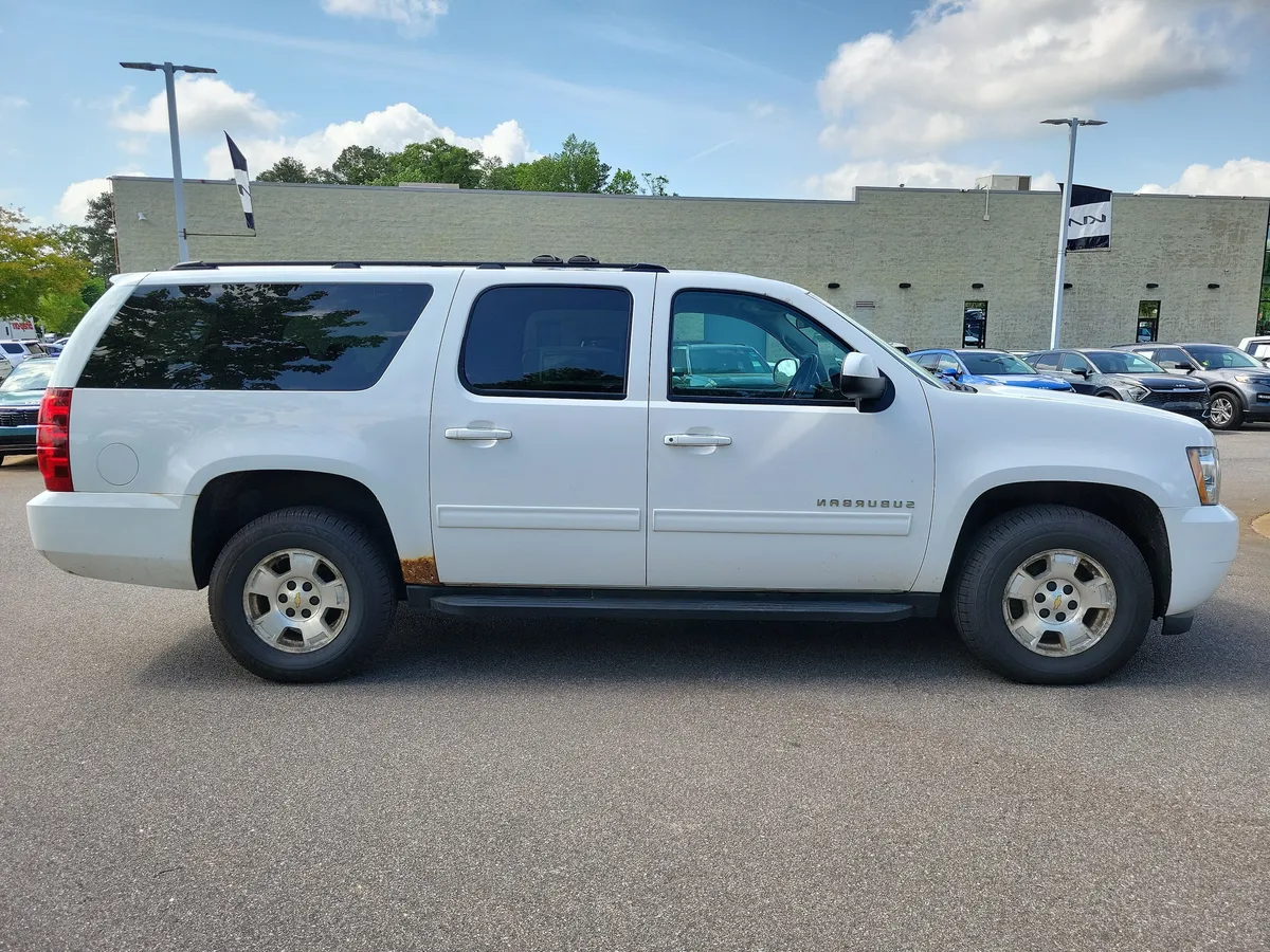 2013 Chevrolet Suburban 1500 LS thumbnail 6