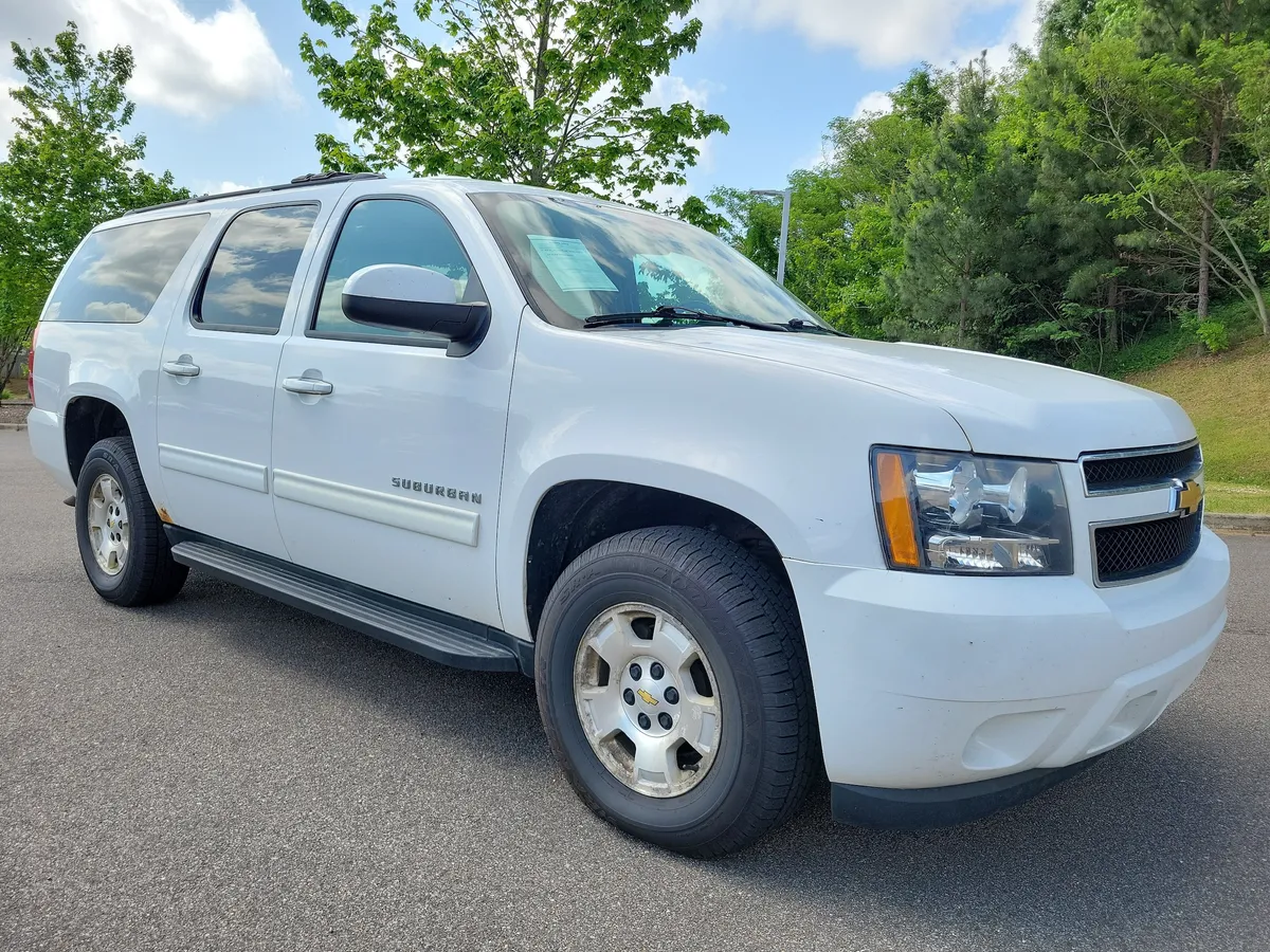 2013 Chevrolet Suburban 1500 LS thumbnail 7