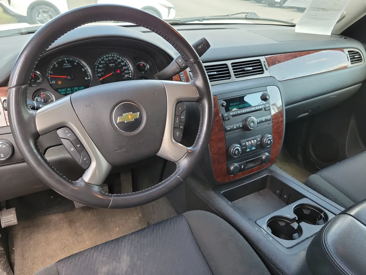2013 Chevrolet Suburban 1500 LS thumbnail 9